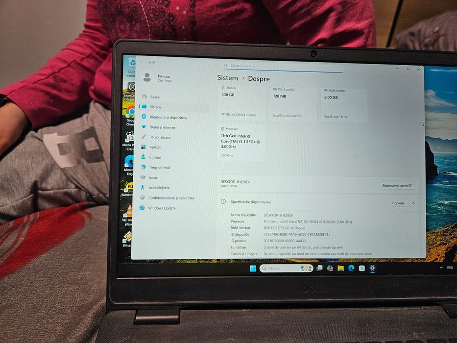 Vand laptop DELL VOSTRO 3500 IN Brașov