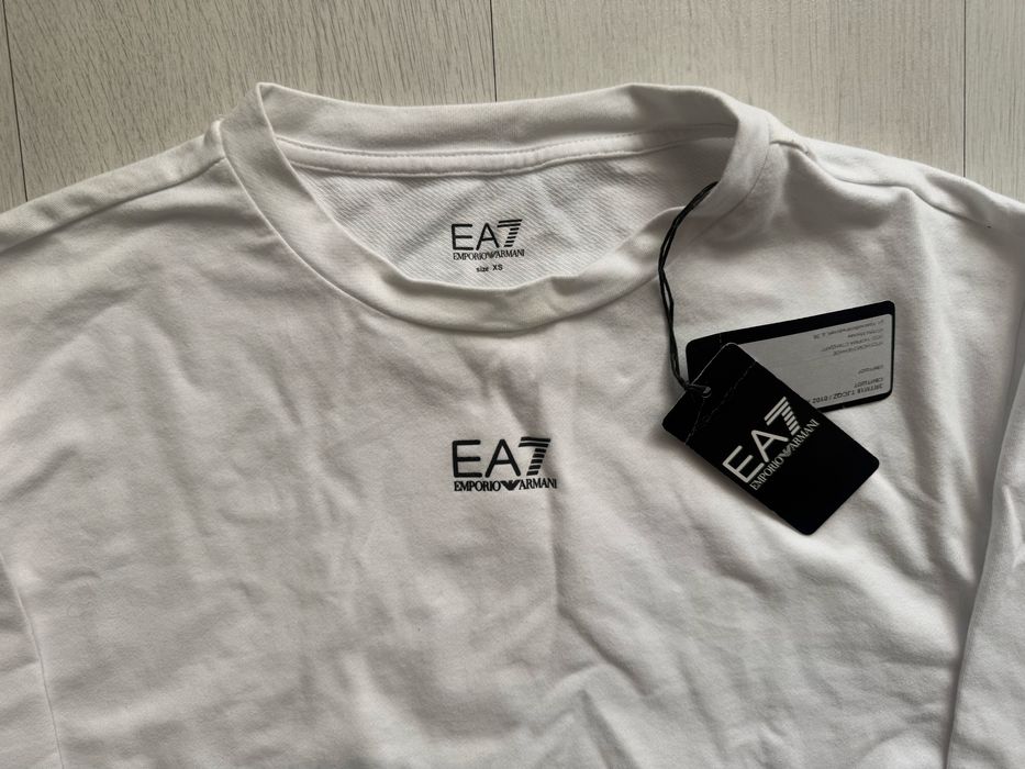 Продам свитшот EA7
