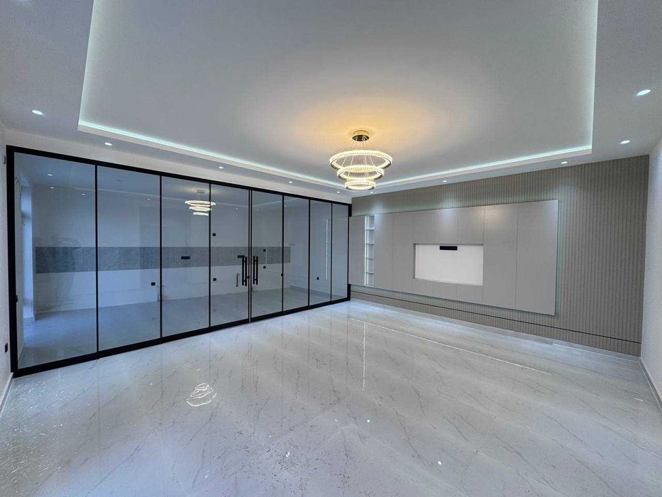 Новый коттедж возле Батанического сада 2,26 сотки 3 уровня 315 кв.м.