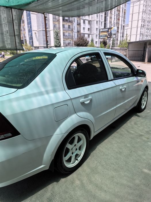 Nexia 3 avtomat sotiladi