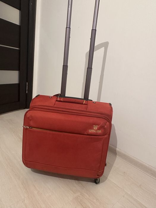 продаются 2 чемодана