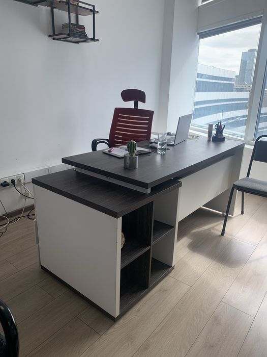 Столы, полоки, вешалка