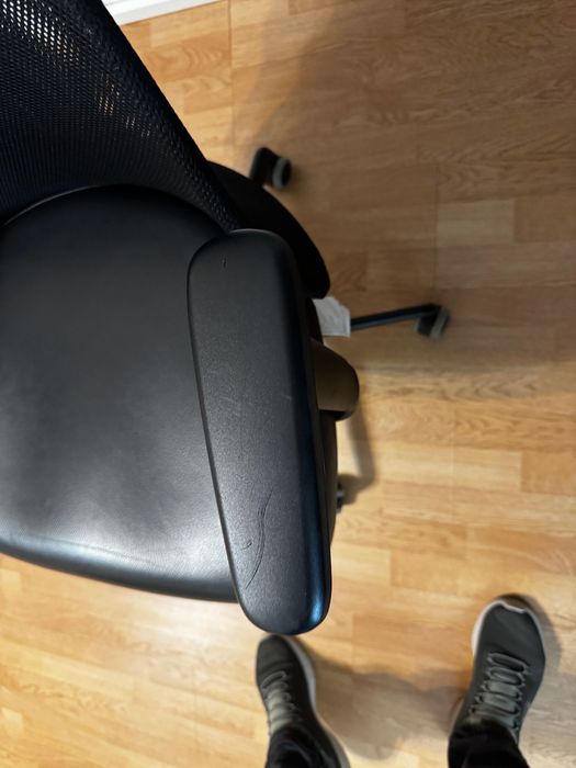Scaun birou ergonomic IKEA JÄRVFJÄLLET (Piele naturală Glose Alb/Negru) cu brațe reglabile