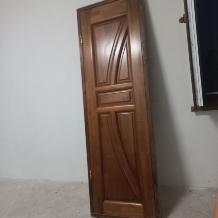 Продам дверь и натурального дерева