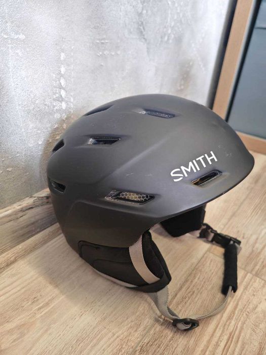 Ски екип: Каски Smith и Tenson, Ръкавици Level Gore-Tex