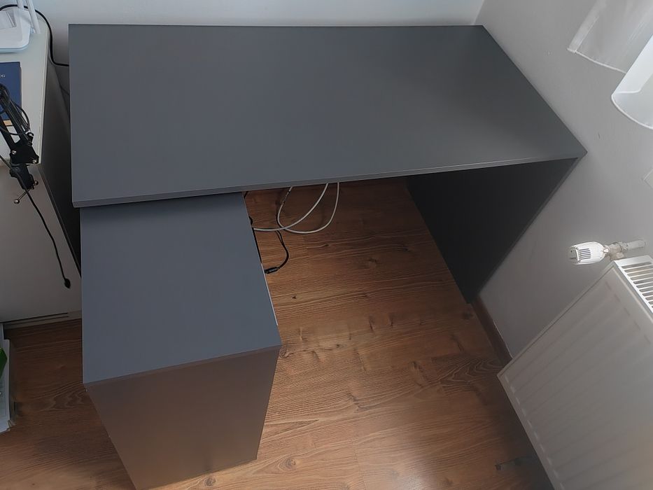 Birou (de colt) reversibil, Íróasztal