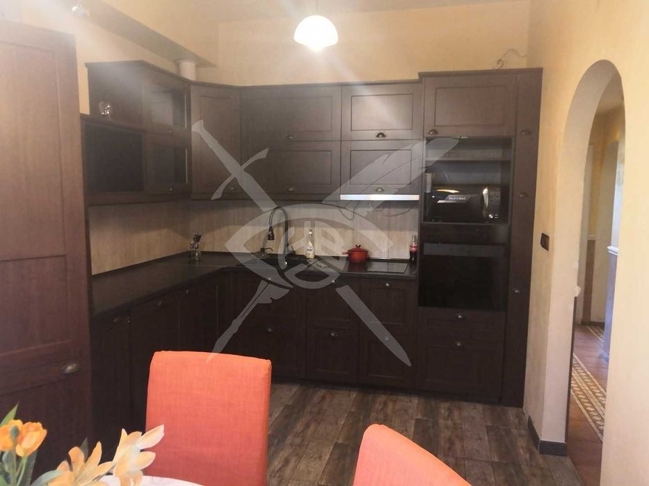 Дава се под наем Четиристаен апартамент в София, Център - 130 кв.м за 847.62 € - Снимка #1