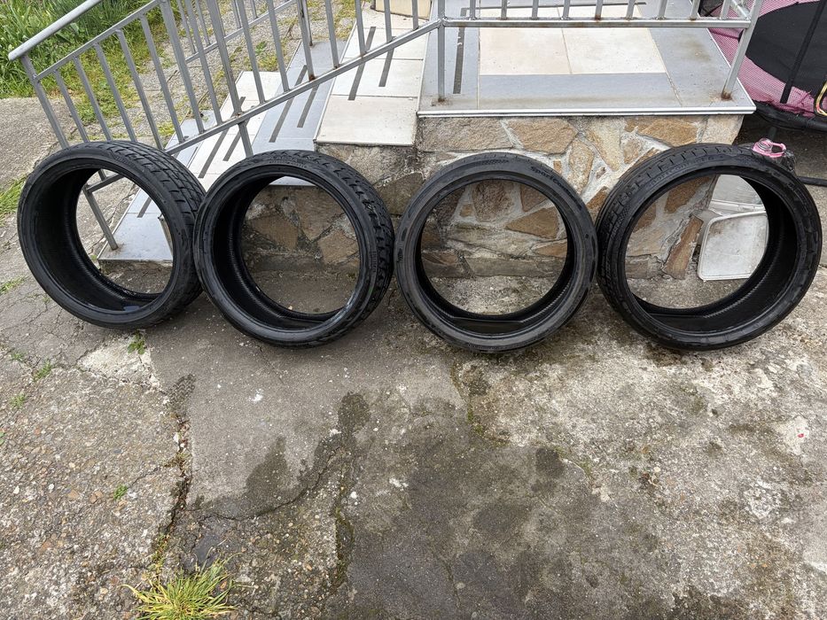 Гуми 235/35/19 летни комплект или поотделно