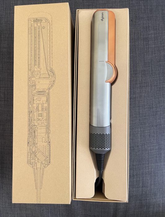 aparat de uscat parul Dyson Airstrait