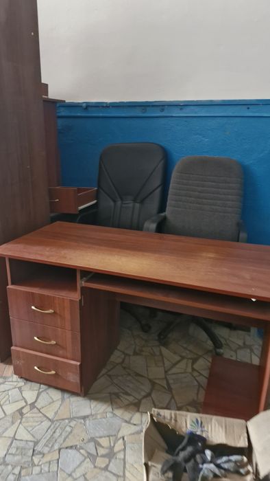 Продам мебель офисную.