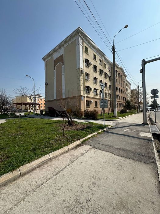 Продажа 
новастрока нурафшон куча чигатой
3 хона 3 етаж 5 етажл