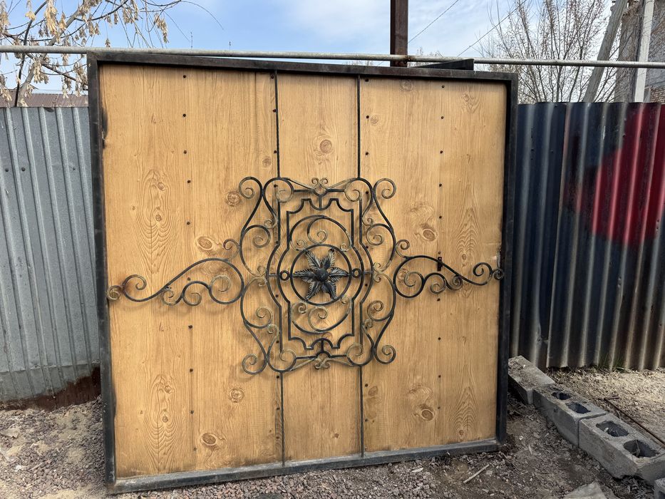 Ворота для дома б/у надо подкрасить