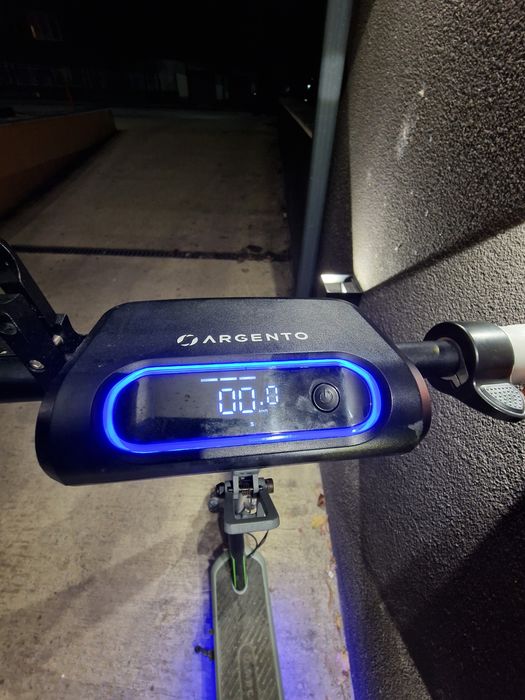 Електрическа тротинетка Argento Active – LED осветление, здрава констр