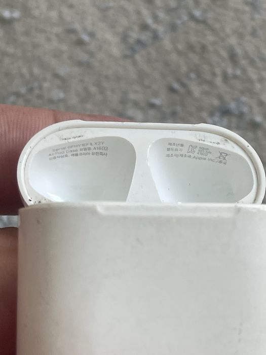 Airpods футляры сатылады.