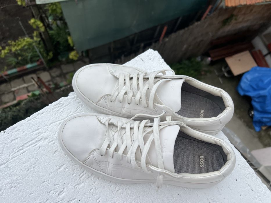 Hugo Boss All White 44