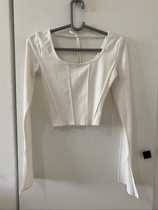 Продам топик с длинными рукавами