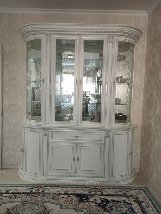 Сервант гостиный