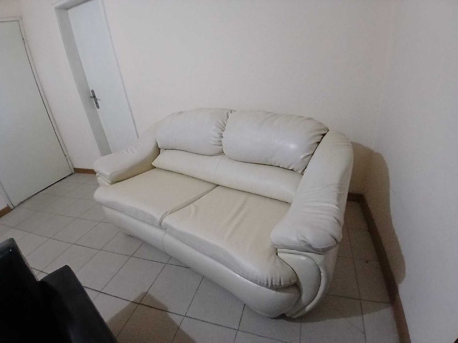 Кожен диван в гр. Бургас