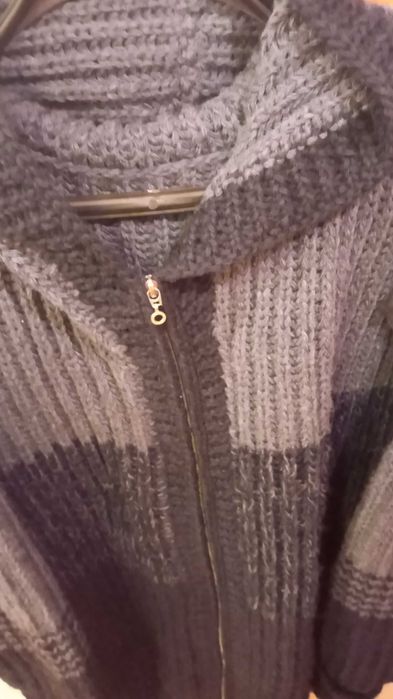 Мъжка ръчно плетена жилетка