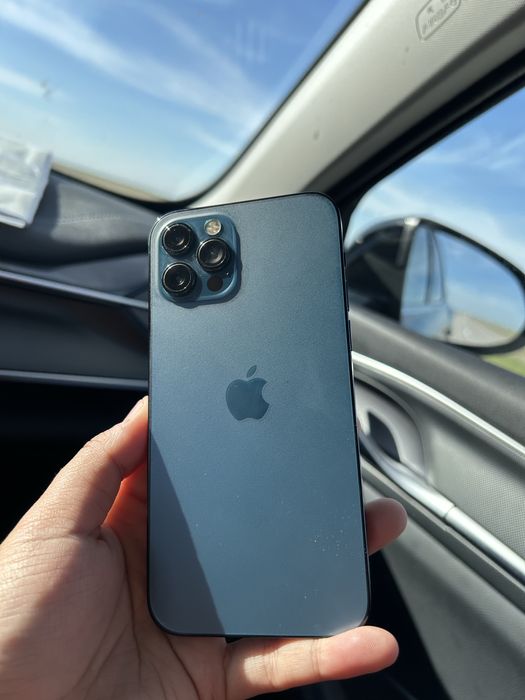 Продам айфон 12про срочно