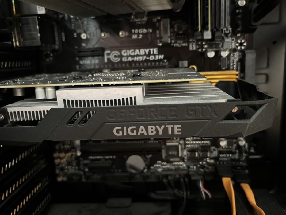 Настолен компютърен сет