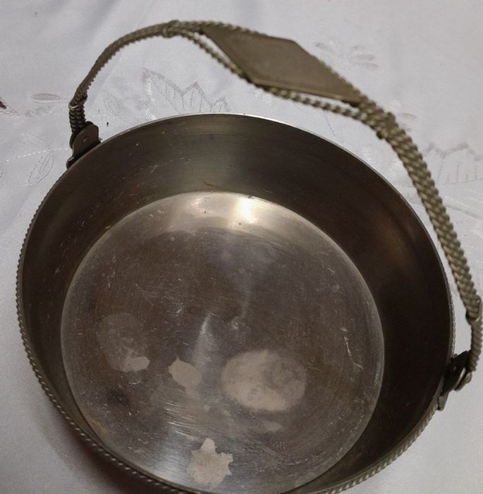 Корзинка мельхиоровая смотрите фотографию вещь старинная