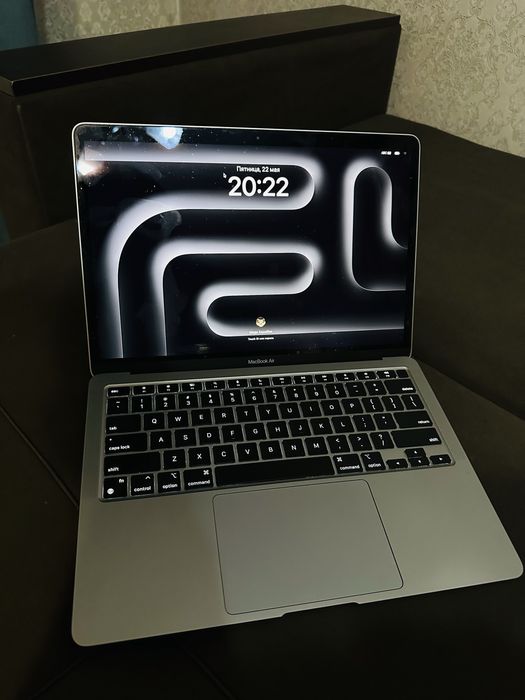 MacBook M1 2020 год