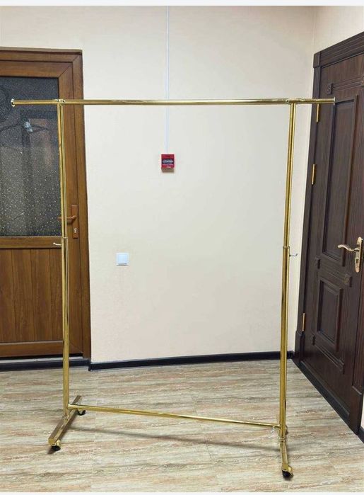 Продаются вешалки и плечики