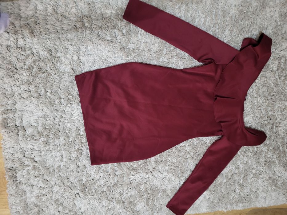 Червена елегантна рокля