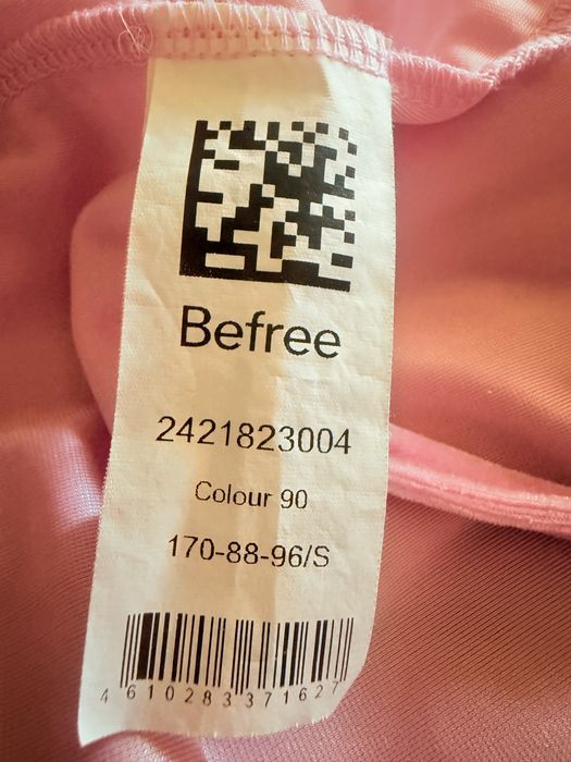 Укороченные толстовки от бренда Befree.