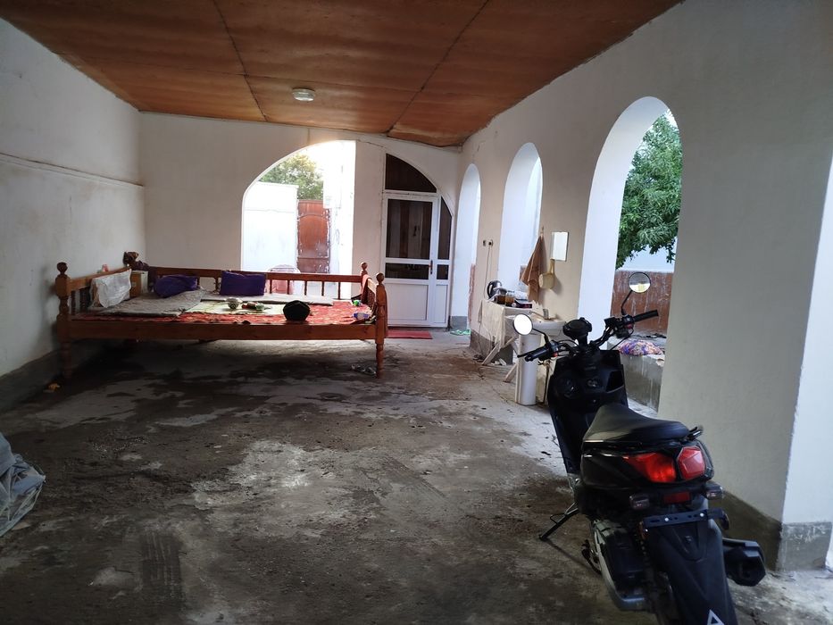 Уй сотилади 2 этажлик дом.