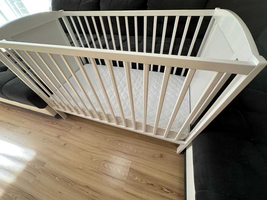 Patut din lemn 120x60 cm Bria alb cu saltea cocos LUX 12 cm