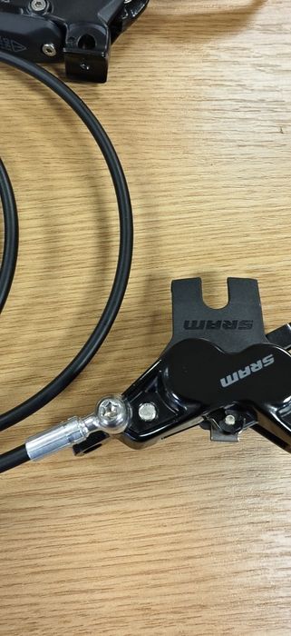 Комплект дискови спирачки SRAM Level Silver Stealth с 4 бутала