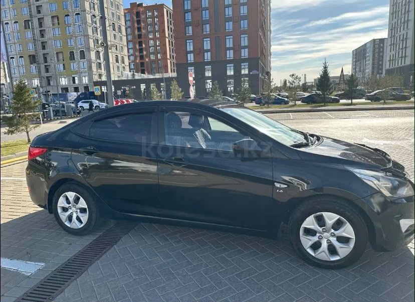Продам машину Hyundai Solaris.