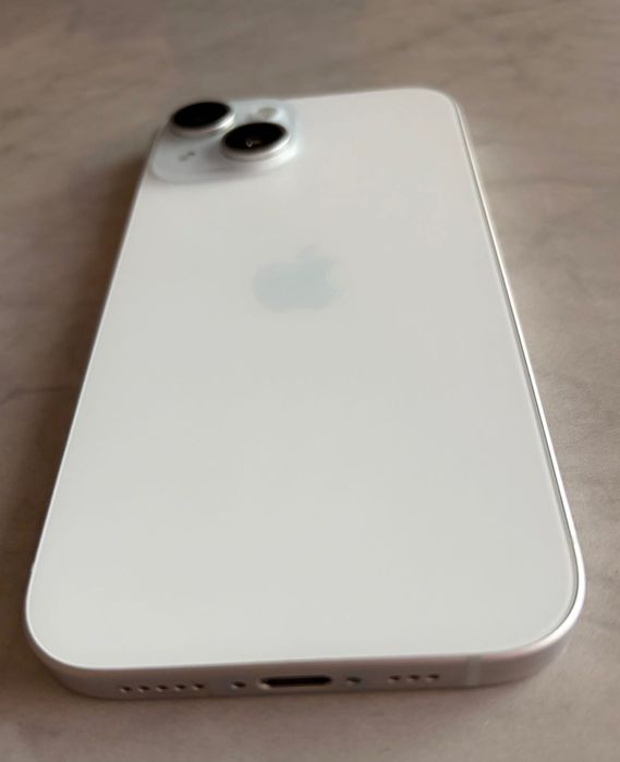 IPhone 15 White