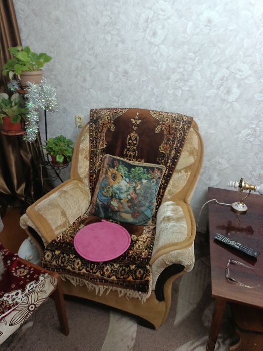 Продам диван и 2 кресла