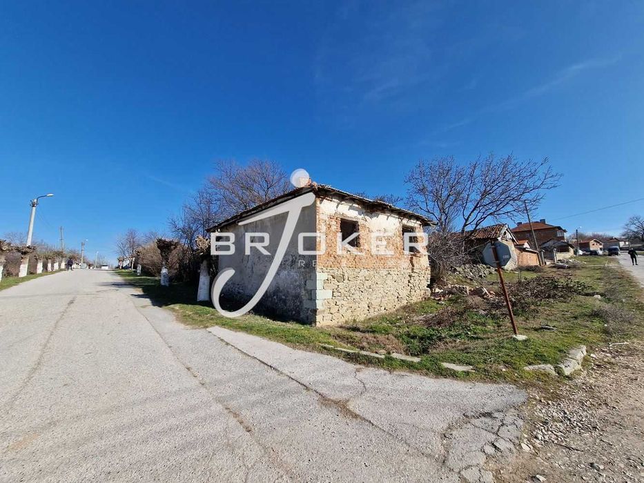 Продава се Къща в с. Маслиново, Област Хасково - 300 кв.м за 34 €/кв.м - Снимка #2