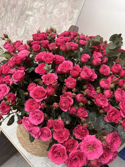 Корзина кустовых роз