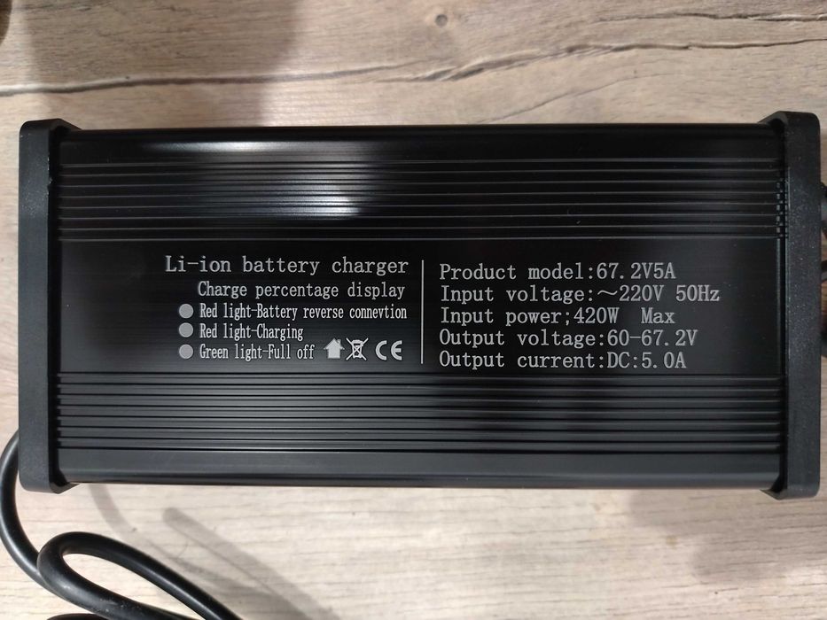 Încărcător litiu 60v (67,2v5a)