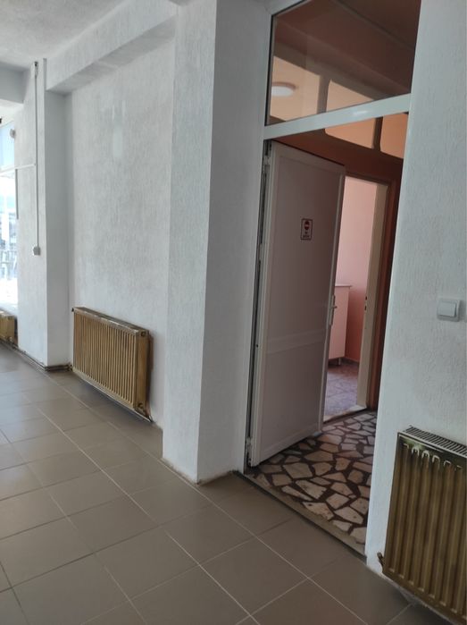 Închiriez spațiu comercial la intrarea în Piața Centrală