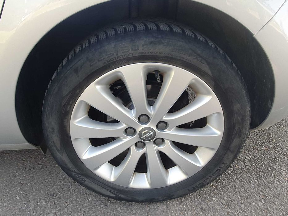 Opel Astra J Hatchback, 2011, 1.6 benzina aspirat, km reali - istoric