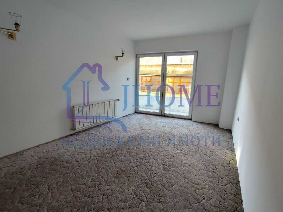 Уникален многостаен апартамент с ГАРАЖ, ул. Околчица