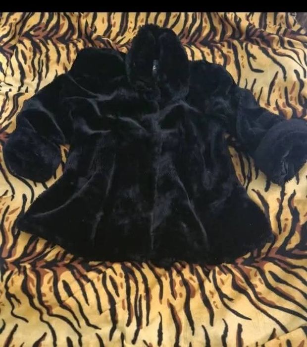 Луксозно еко палто носено 2,3 пъти