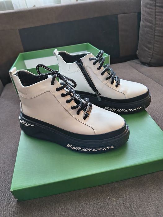 Нови дамски бели боти от естествена кожа