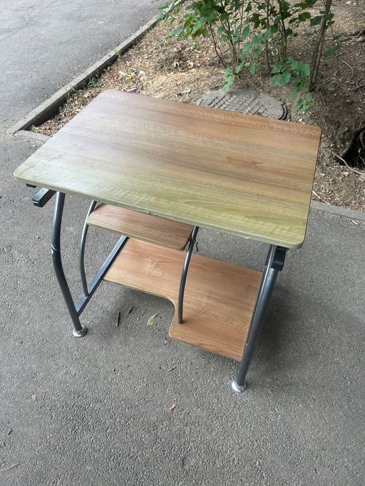 Простой детский столик