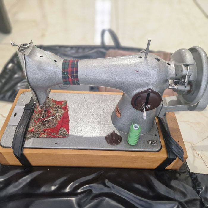 Продам швейную машину