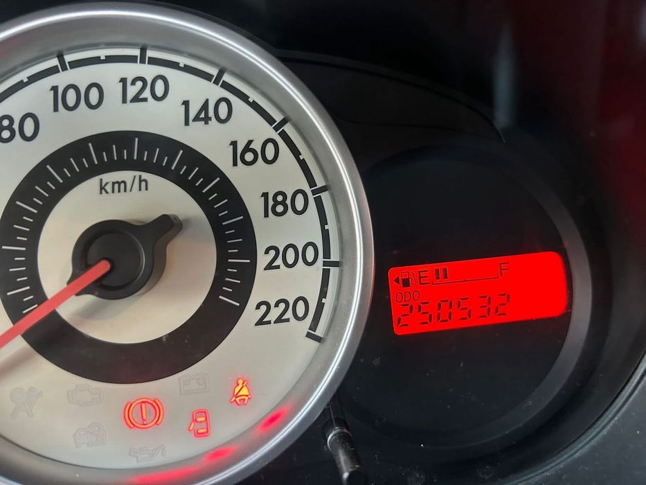 Vand mazda  2  an 2008