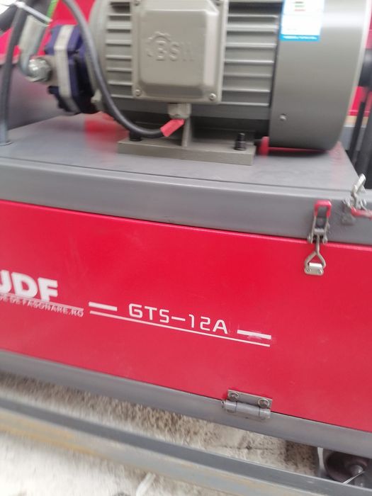 Masina de indreptat fier beton la colac UDF 5 -14A