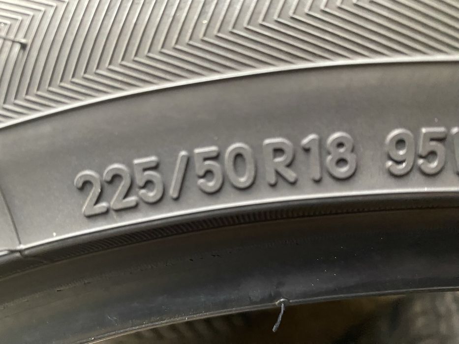 225/50/18 пара бу TOYO