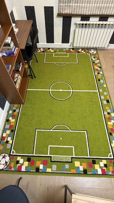Продаю ковёр виде футбольного поля